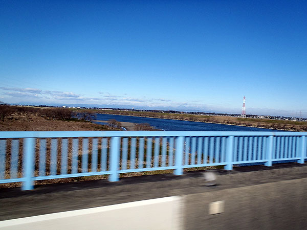 利根川を通過中